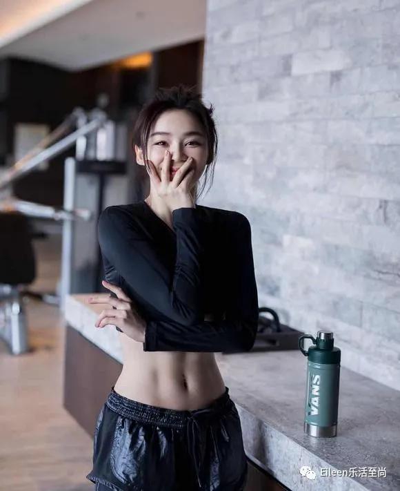 黑红30年,姐圈命运交缠?再兴风浪的浪姐2藏着哪些纠葛往事?