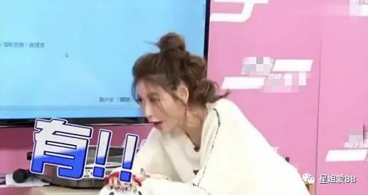 比新发色更抢眼的是她的微博改了两个字？