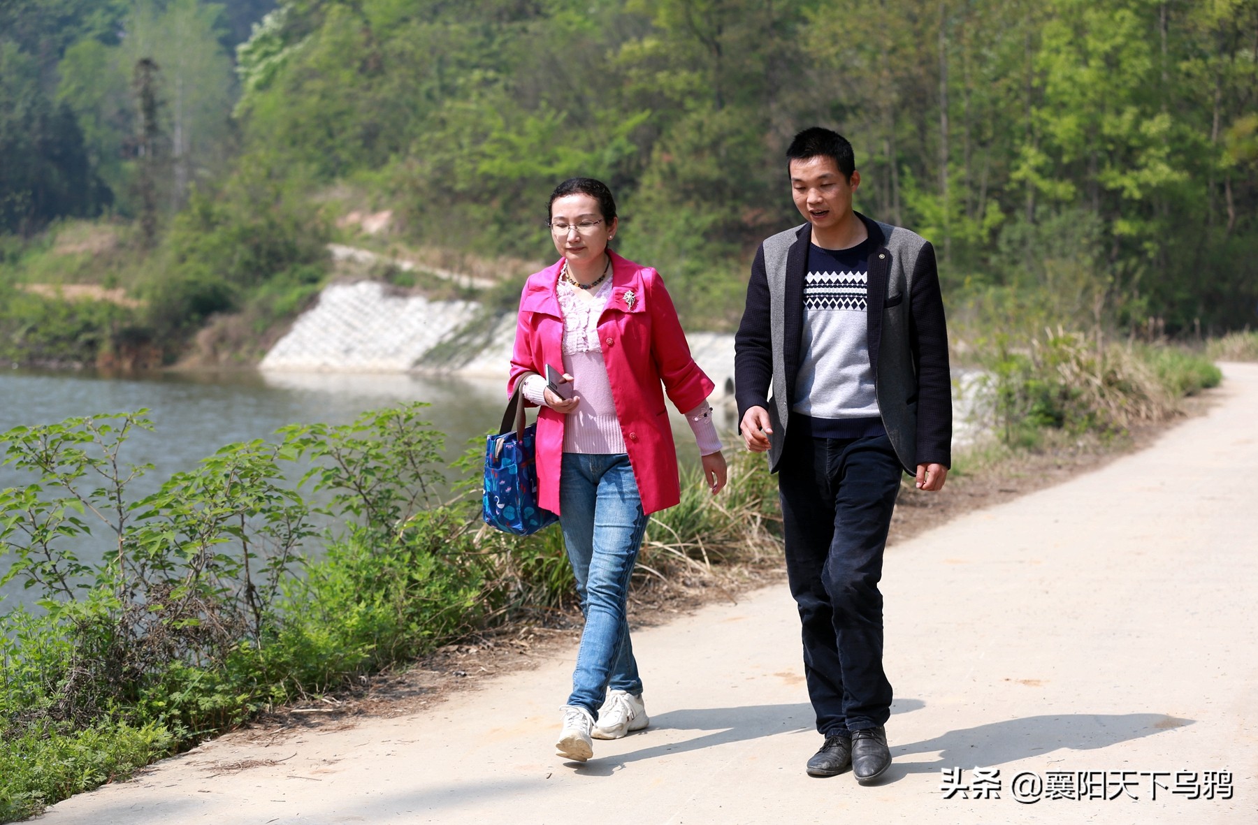 喻家湾年轻的村官叫磊娃儿