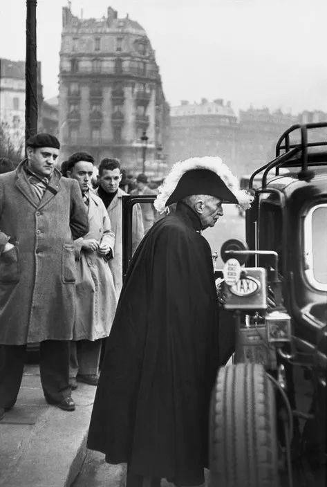 布列松摄影艺术书,布列松经典摄影作品解读