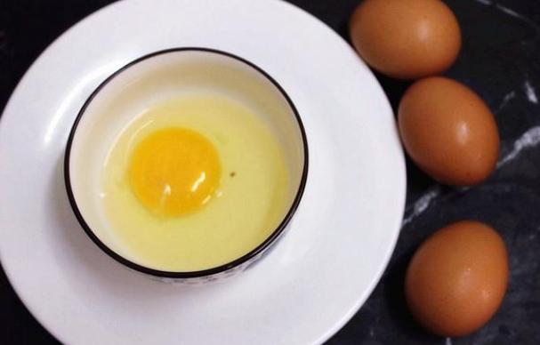 有小黑点的蛋是什么蛋,有斑点的鸡蛋到底能吃吗