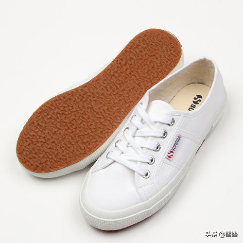帆布鞋的正确穿搭方法男士,男人穿帆布鞋