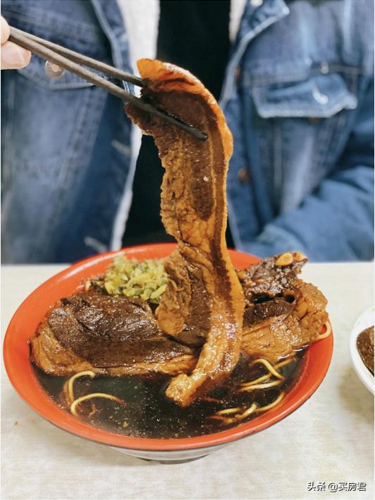 在三牌楼撸了顿串，他决定在这里买房