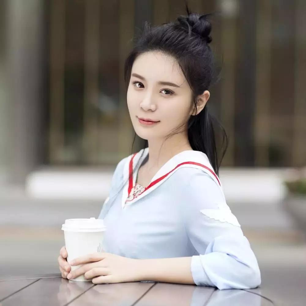 现在女生发型都是披头散发,女士新潮发型2020流行发型