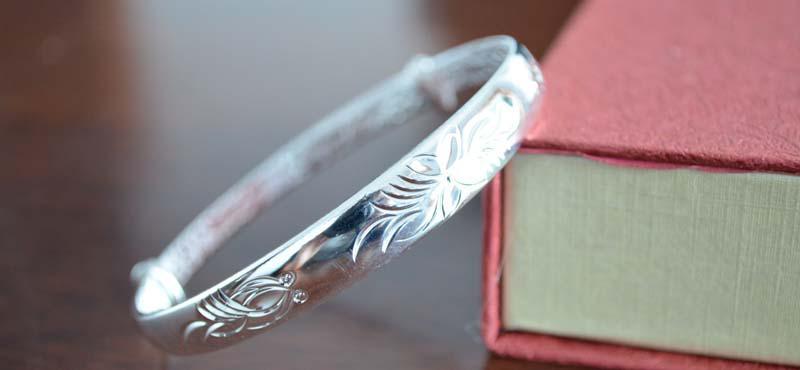 佩戴银饰品变黑是个人体质吗,农村戴银饰的好处