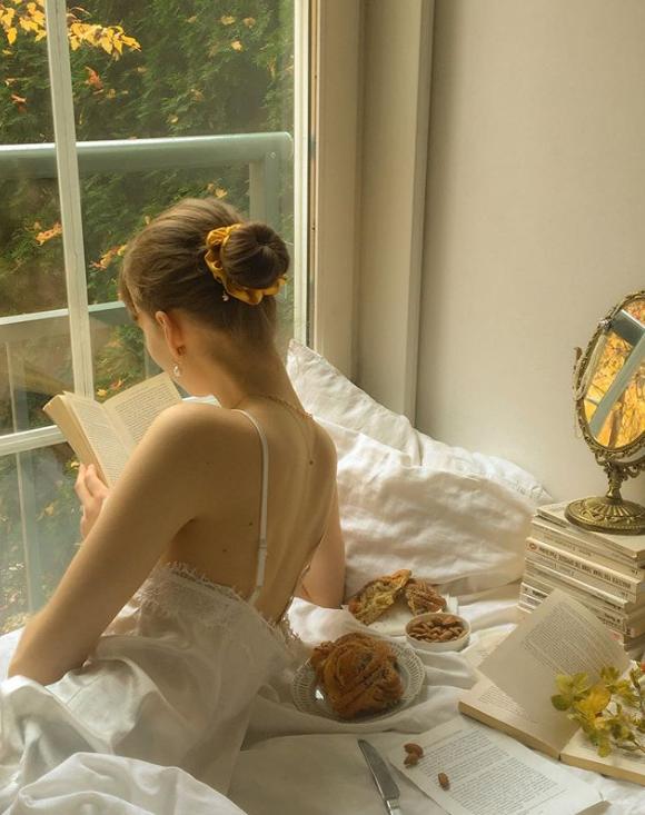 又黄又毛躁的头发,女士头发又细又黄油腻