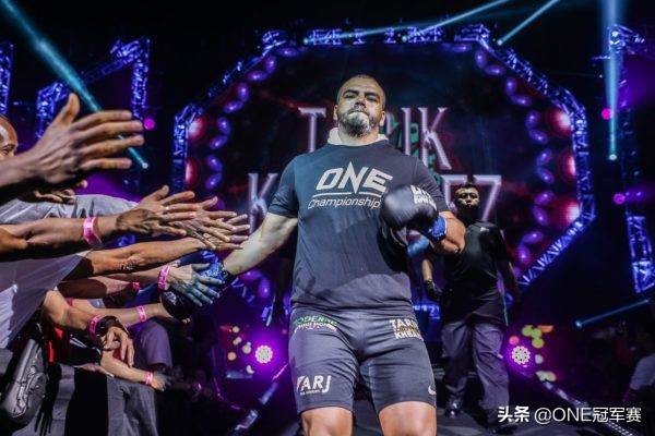 坦克塔里克,坦克塔里克和罗曼