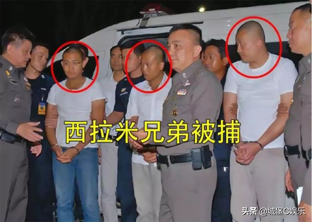 玛哈笑看新生儿，双手紧握吸乳器，西拉米手挎名牌包眼睛笑眯了缝