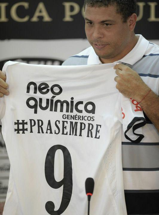 世界足坛最杰出的十大球星,世界足球十大巨星大罗