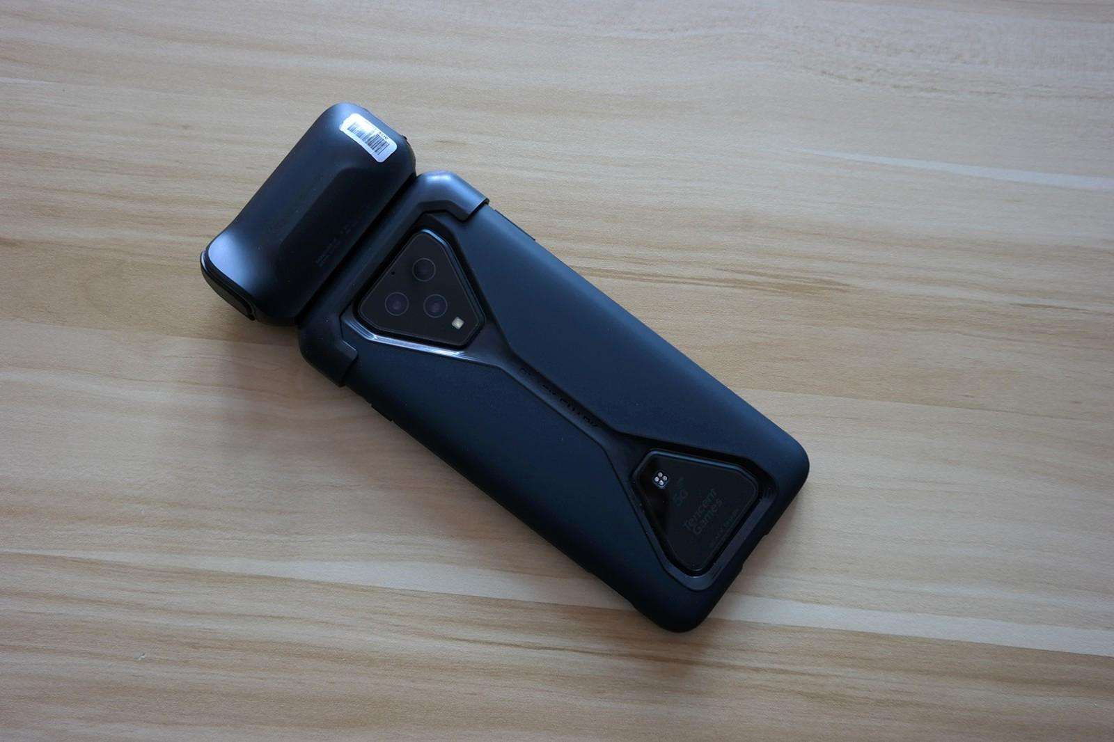 飞智八爪鱼手柄和北通手柄哪个好,飞智和黑鲨的游戏手柄哪个好