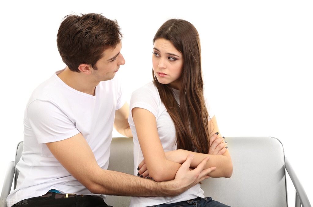 两夫妻吵架怎样说话才能复合,两夫妻经常吵架怎么哄回对方