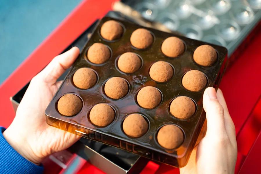 在李佳琪直播间买零食，是个划算的选择吗？