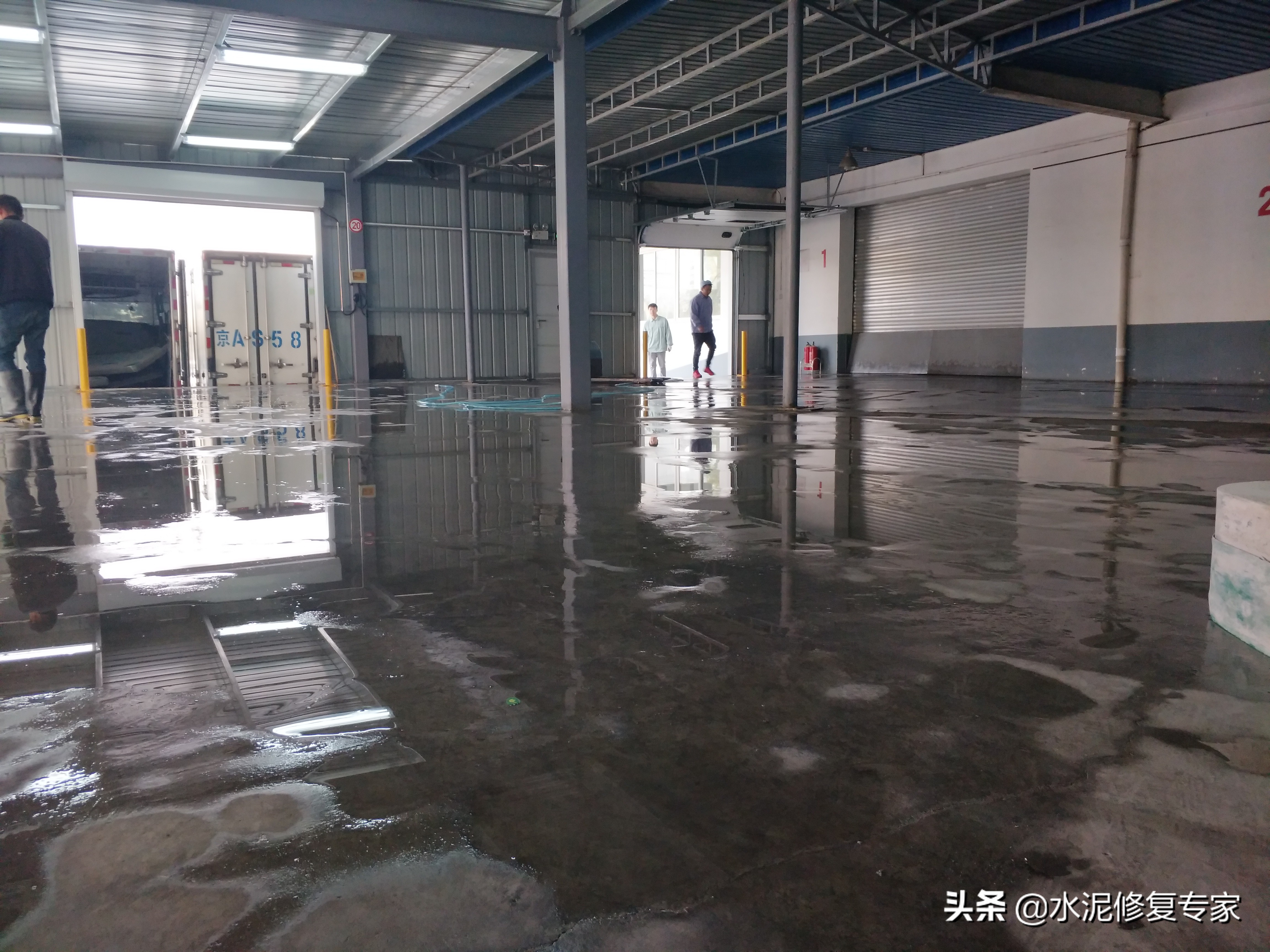 水泥地起砂是什么原因,家里水泥地起砂起灰怎么办