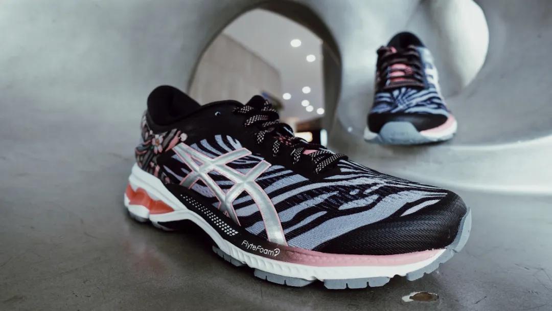 asics亚瑟士跑鞋怎么选,asics亚瑟士四代