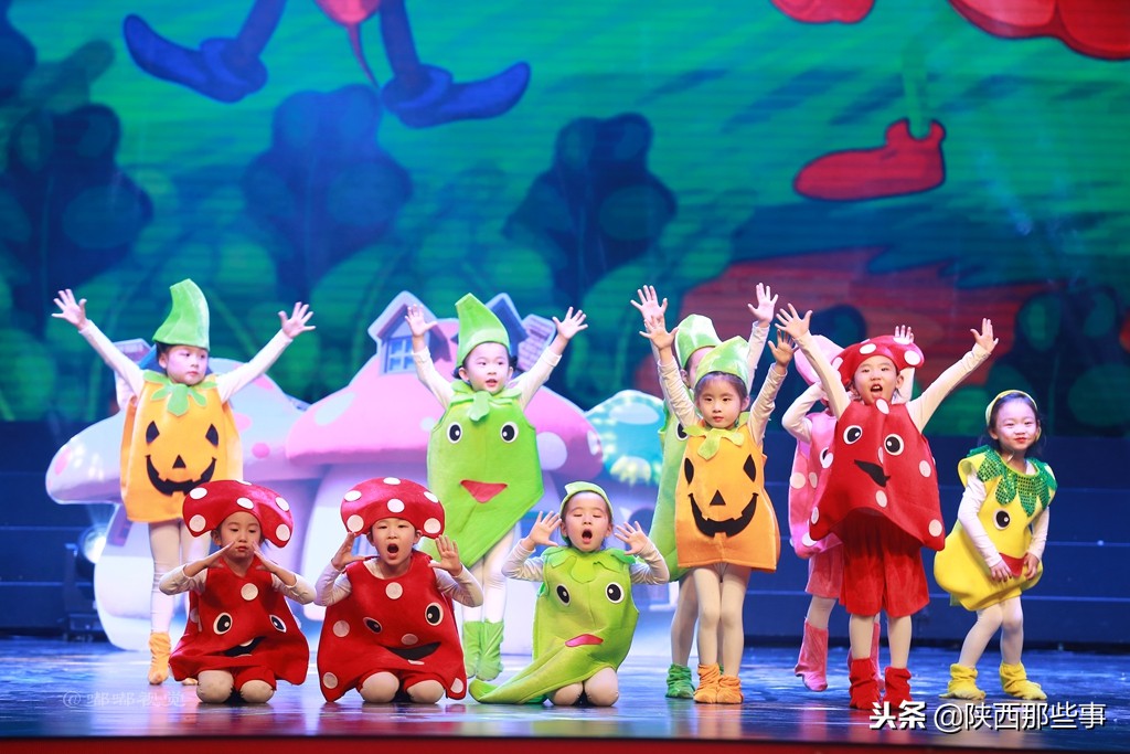 小天鹅艺术团童心向党,陕西省小天鹅艺术团点亮中国梦