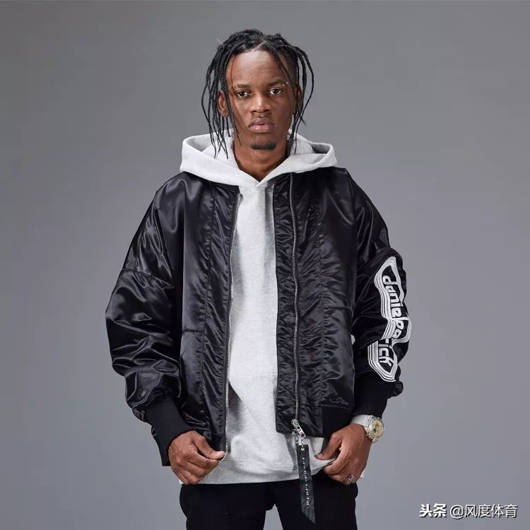 怕冷又想穿得好看,天气冷了连帽卫衣怎么穿