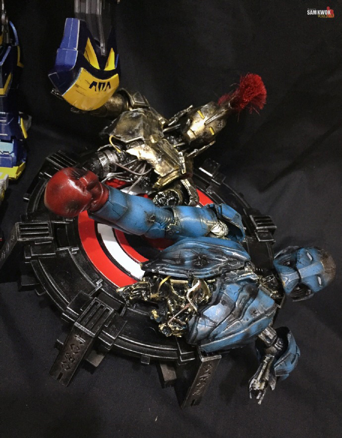 托尼史塔克《铁甲钢拳》吵闹小子钢铁侠盔甲