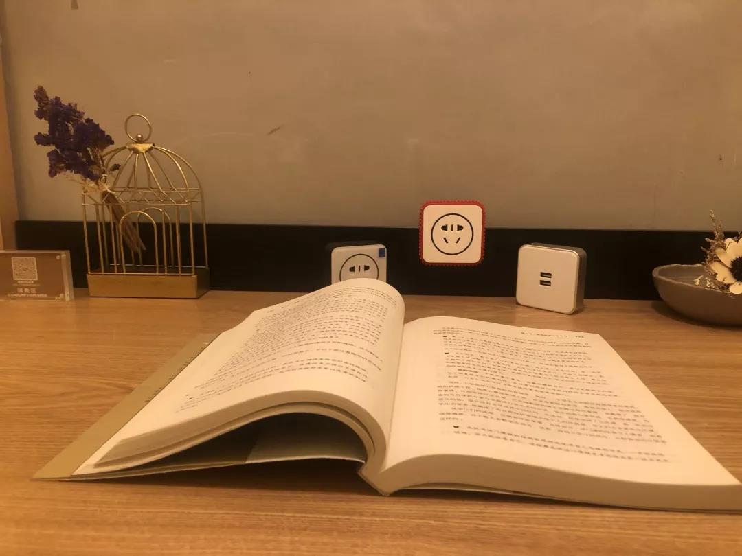 灰色最佳配色是什么颜色,灰色装修风格配什么色窗