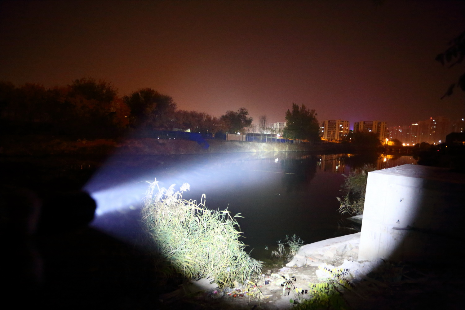 回归操作本质FENIXTK11TAC机械双模式战术电筒评测