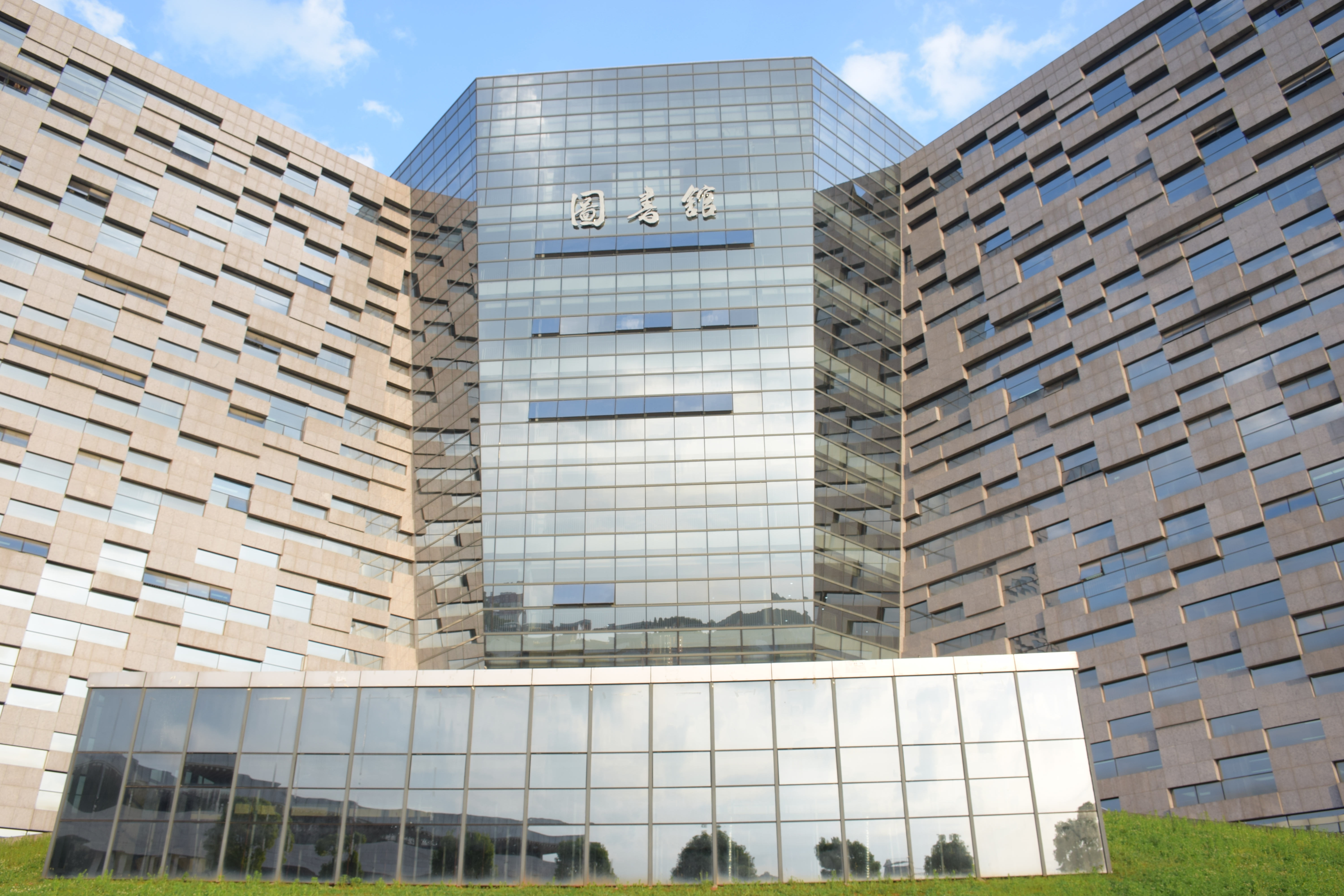 那个参加法国界外艺术交流和捐赠700万的夜郎谷究竟是怎样的呢？