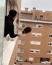 对喝醉了的朋友的新招数,哈哈哈,极好