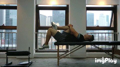 深蹲骨盆翻转有什么症状,深蹲骨盆反转是怎样的