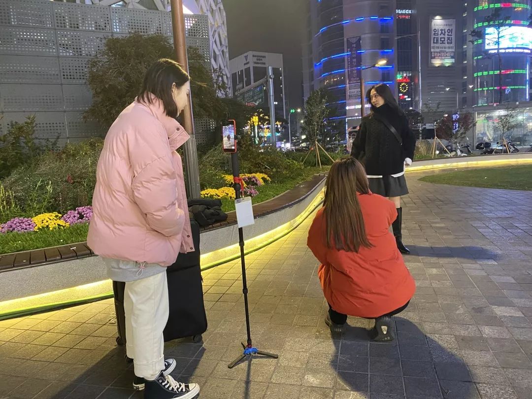 00后靠卖衣服三个月赚了一百万,中国小伙卖衣服赚6000