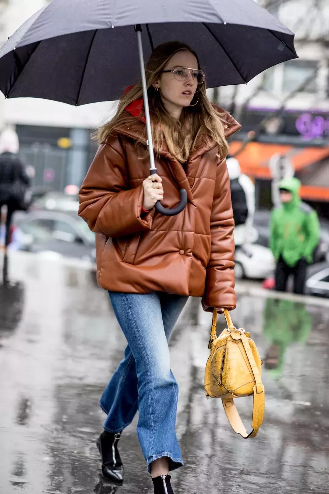 冬天羽绒服内搭怎么穿保暖又时尚,衣柜放久的羽绒服和外套