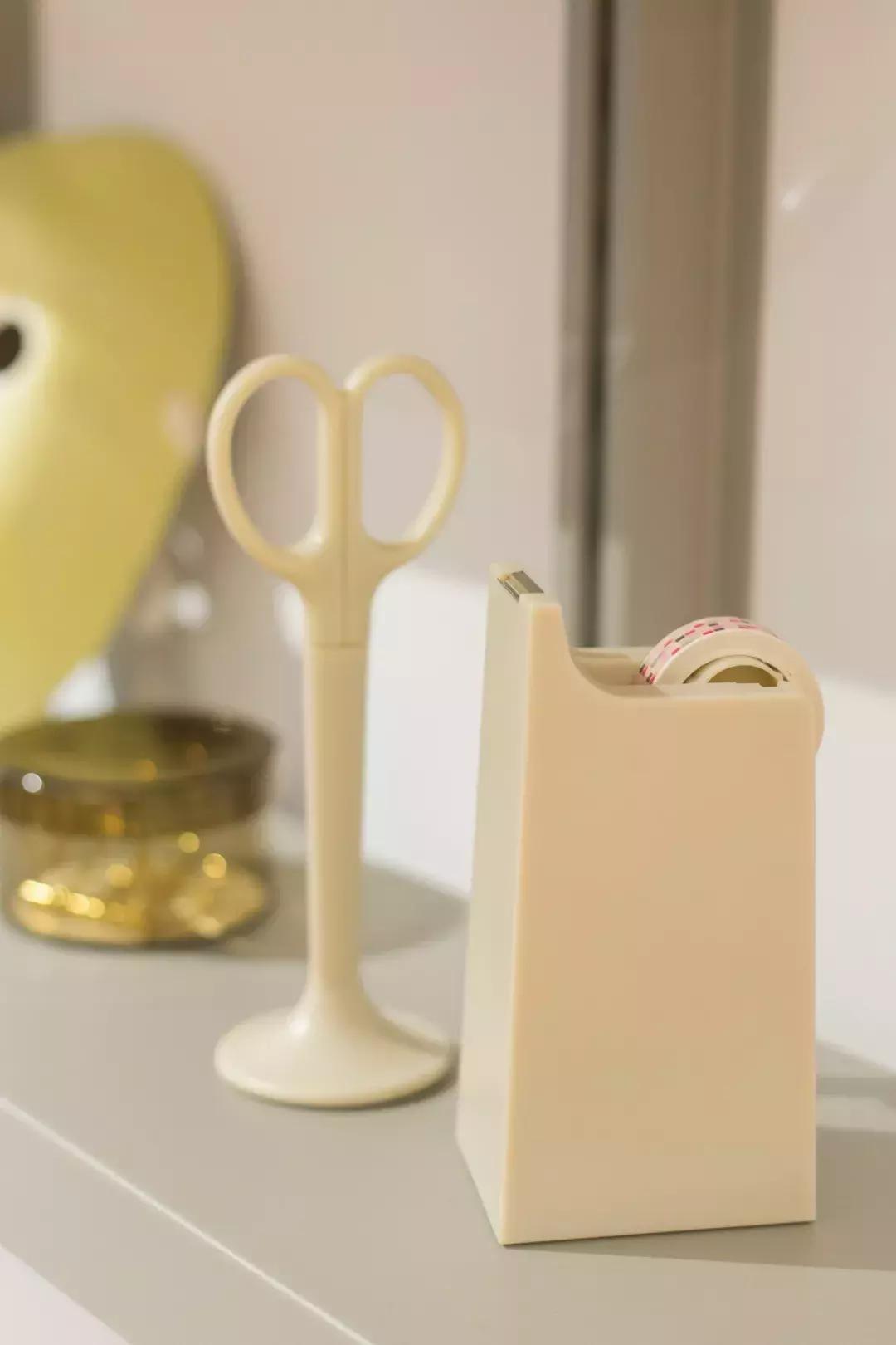 HAY,也许你根本不要那么多,一个微笑的弧线就够了