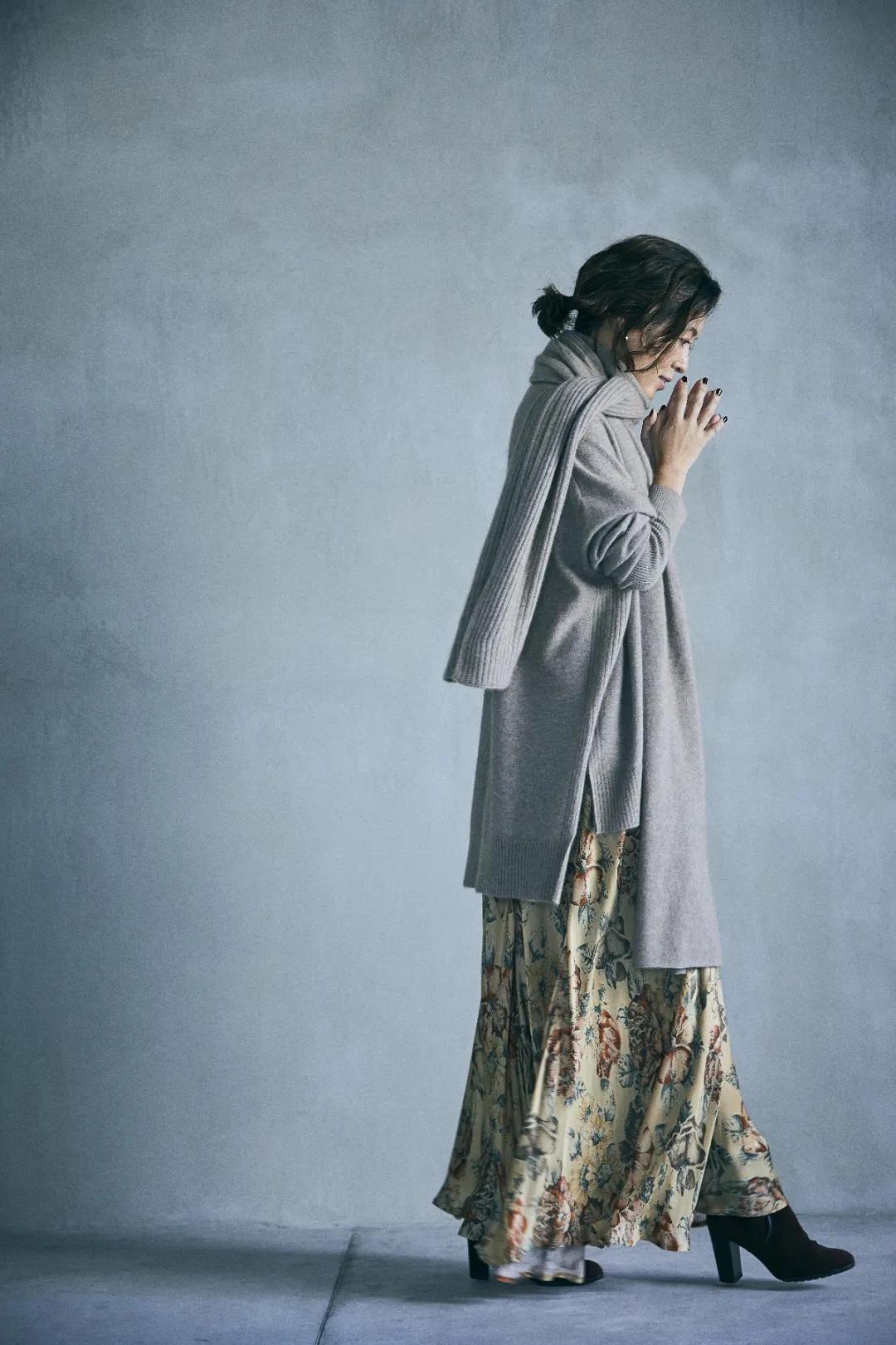 看这位45+日本博主的时尚穿搭，有一种由内而外散发的自信张扬