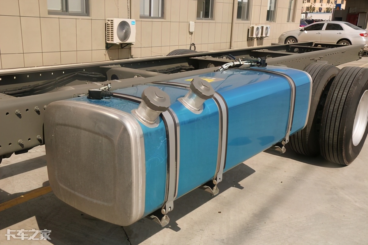 汕德卡600升双腔油箱,600l双腔油箱