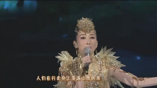 萨顶顶的“假唱转话筒事件”,萨顶顶假唱转话筒事件视频