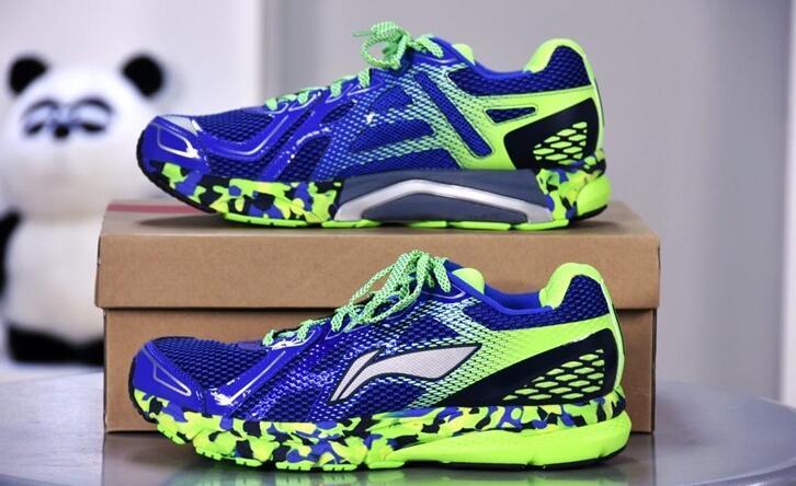 安踏颁奖服国旗版,安踏星标系列奥运领奖鞋