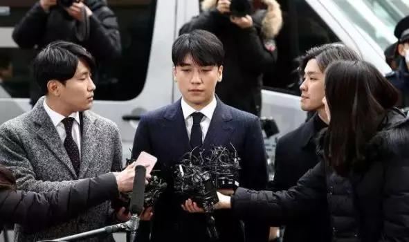 曾三度夺下“韩国影帝”，人品演技俱佳的他竟被爆吸毒？