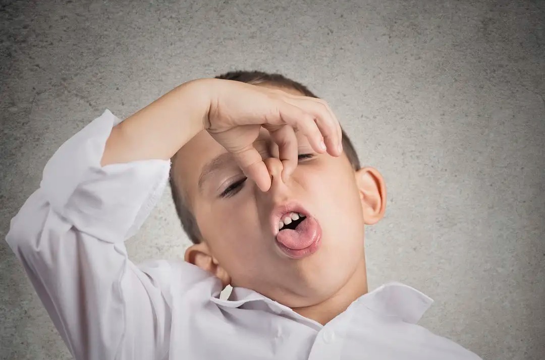 新衣服要不要洗了给孩子穿,小孩子买的新衣服必须要洗吗