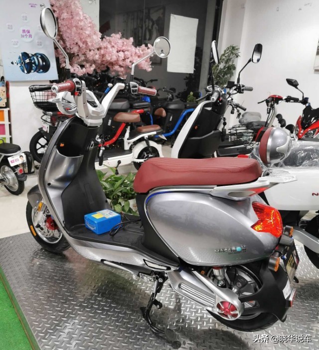 爱玛2018年的智能电摩,爱玛电摩最顶配版