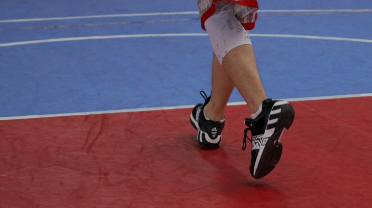 阿里纳斯1代简版复刻,阿迪2开头的实战篮球鞋