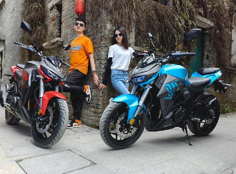 大运302摩托车视频,大运302街车极速