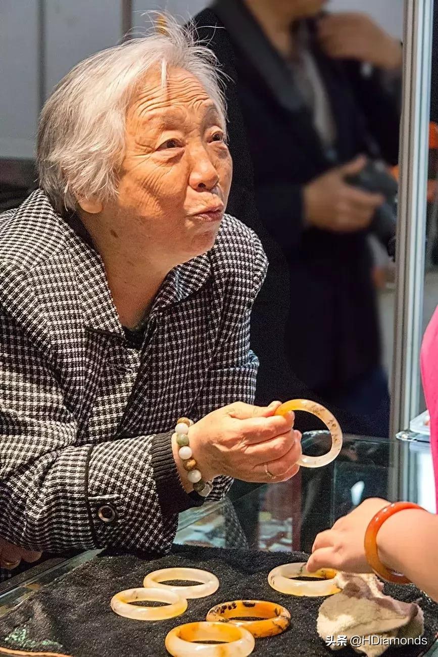 央视打假珠宝奸商——3大*局骗**，4种小伎俩，提醒消费者谨慎购买