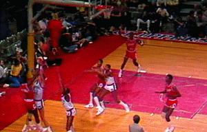 空中飞人不是浪得虚名的，乔丹不可思议的进球，你看过哪个？