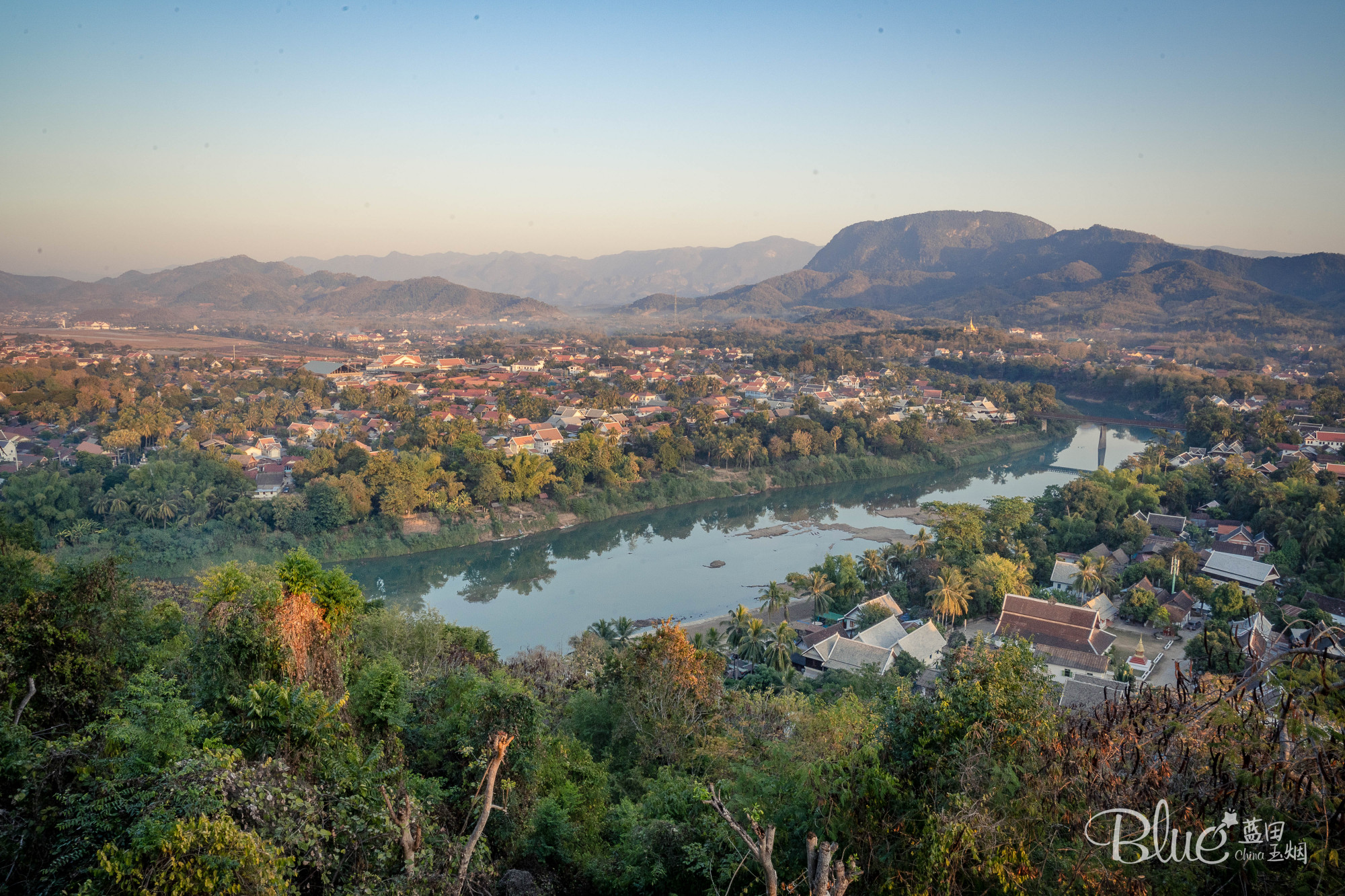 老挝旅游指南书籍,老挝旅游攻略1500字左右
