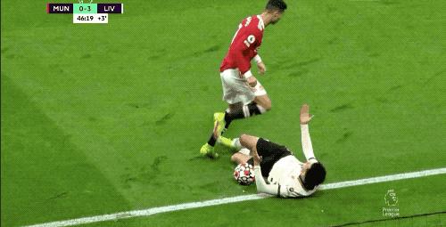 半场曼联2-0领先利兹联,半场结束曼联0比1落后伯恩茅斯