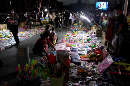 摆摊一天真实收入的博主,路边摊博主一个月能赚多少