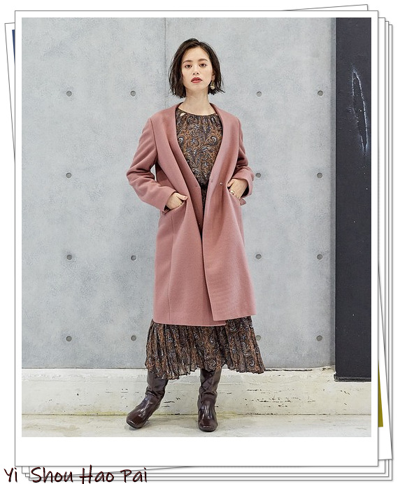 粉色外套怎么内搭,粉色外套怎么搭配下装