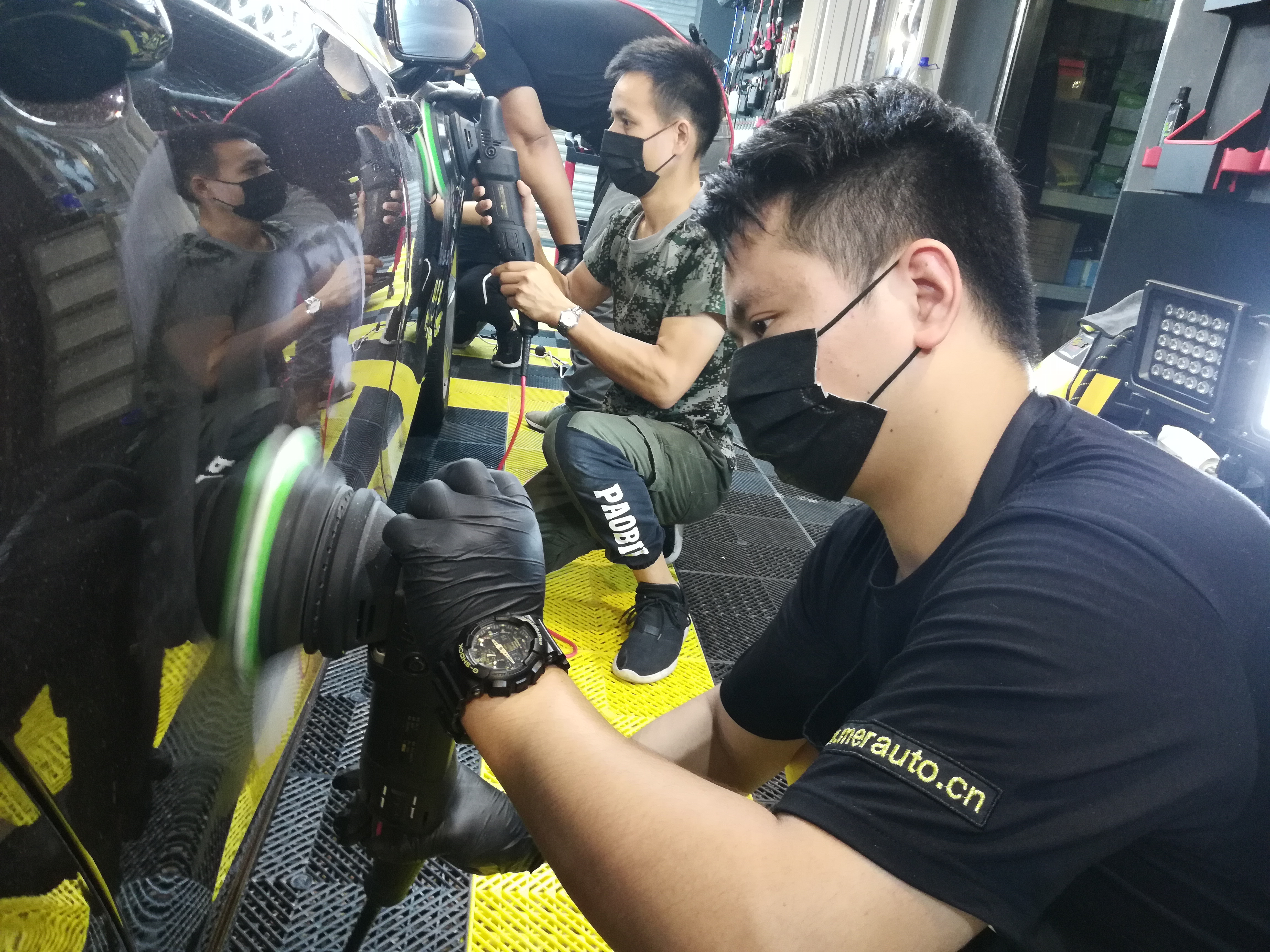 汽车漆面抛光有什么优缺点,汽车漆面抛光越抛越白怎么回事