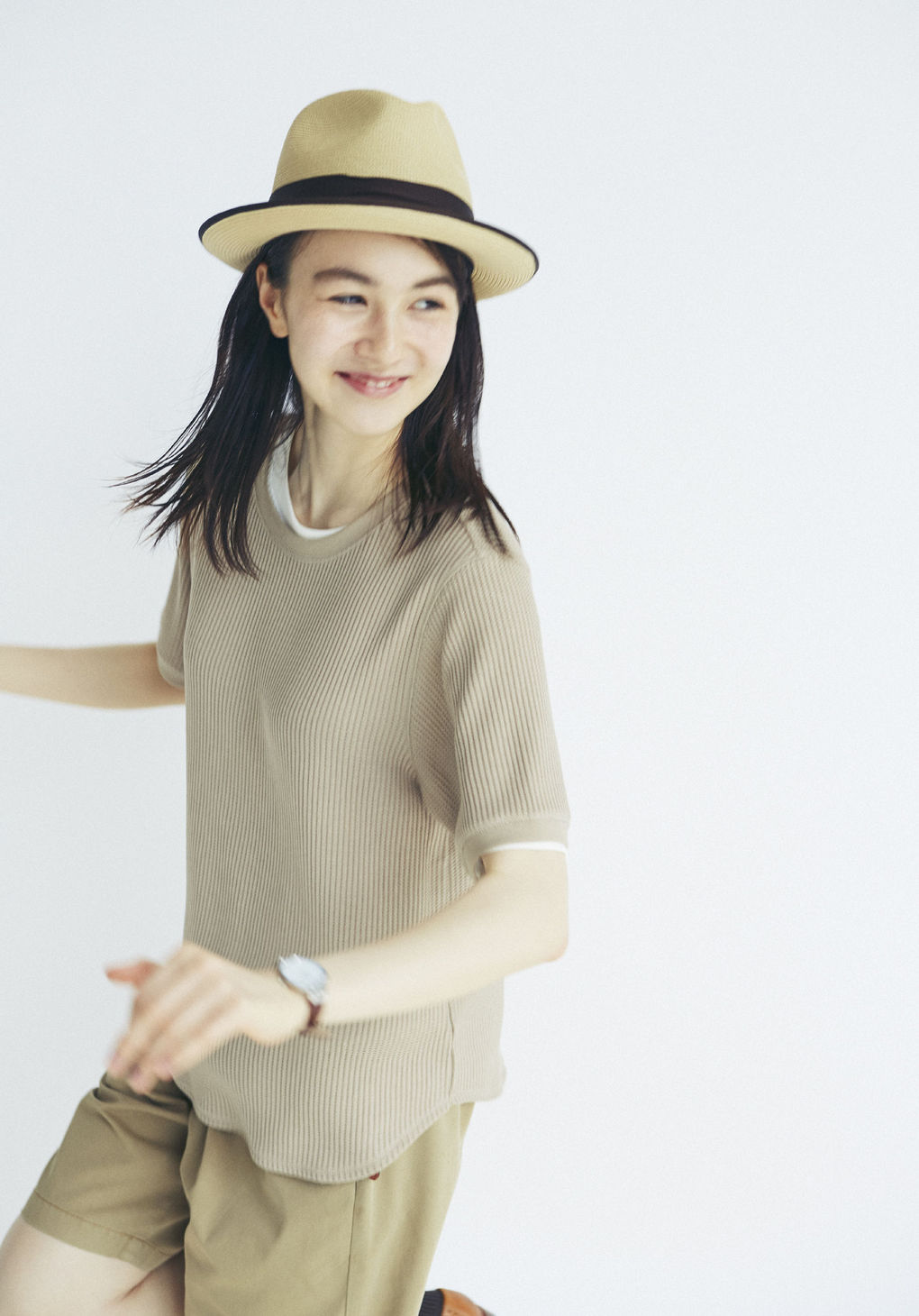 绿色t恤怎么穿出高级感,t恤怎么穿搭出高级感