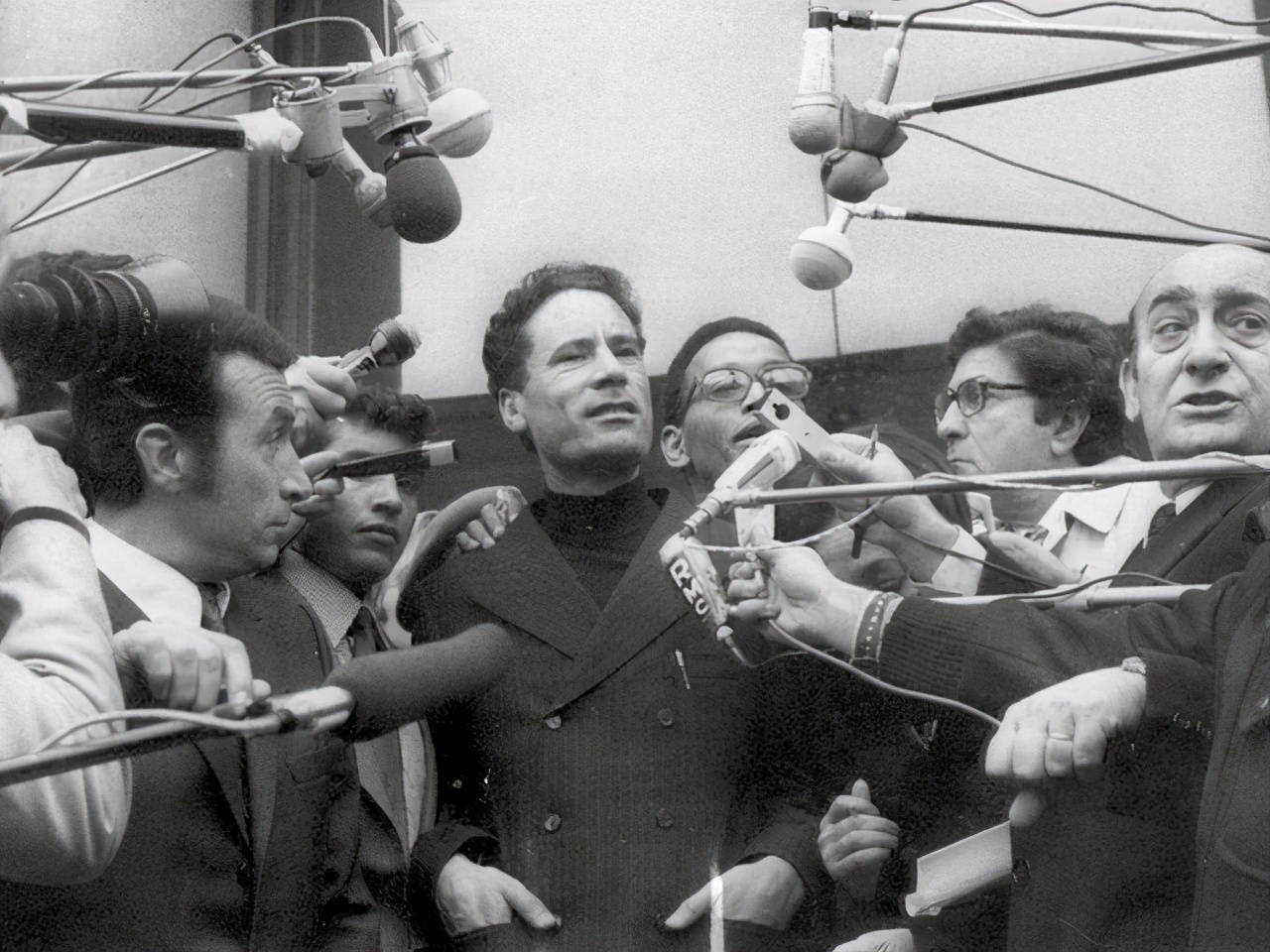 利比亚人民对卡扎菲政权的评价,利比亚卡扎菲怎么被推翻的