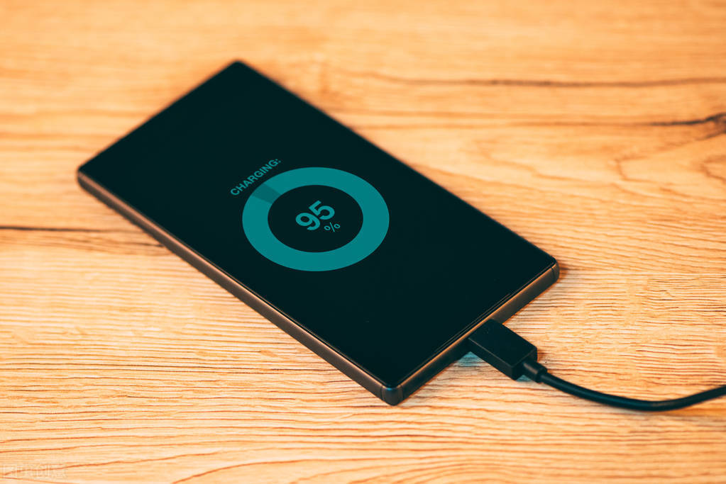 怎么给手机电池充电教程,怎样正确给手机锂电池充电