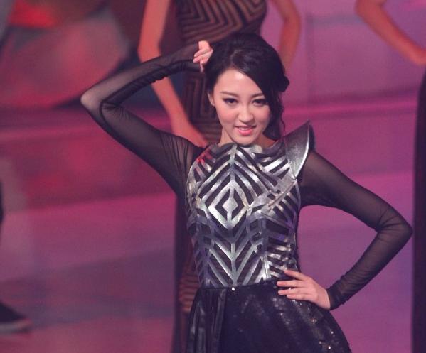 31岁港姐与25年离异富商结婚,26岁的港姐和40岁富商离婚