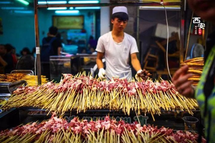 在西安一个月挣2万算什么水平,在西安干什么一个月能挣7千到8千